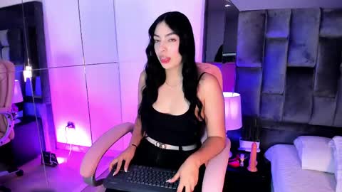 Snapshot of ashly_bloom chatting on May 19, 2026, 3:46 am Ashly online show from May 19, 2026, 3:46 am