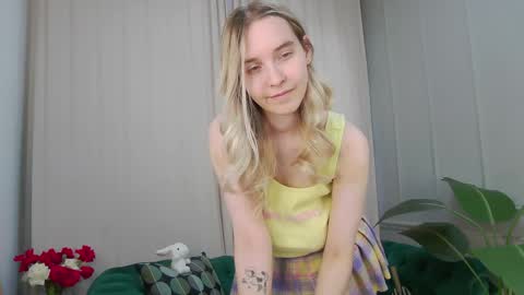 Snapshot of ashly_cherry chatting on April 1, 2026, 1:41 pm ashly_cherry online show from April 1, 2026, 1:41 pm