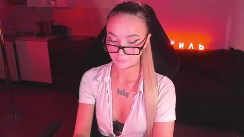 Snapshot of ashmila chatting on May 15, 2026, 4:52 am Mila online show from May 15, 2026, 4:52 am