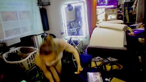 ashmomo online show from December 11, 2024, 6:25 am