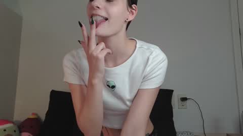 Snapshot of ashquartz chatting on December 19, 2024, 7:40 pm Ash online show from December 19, 2024, 7:40 pm