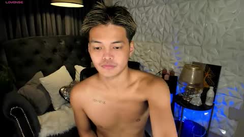 Snapshot of asianhugescott chatting on November 14, 2025, 5:22 pm VICTORIA SCOTT online show from November 14, 2025, 5:22 pm