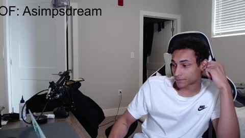 asimpsdream online show from April 25, 2026, 1:41 pm