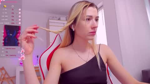 Caroline online show from September 28, 2025, 12:43 pm