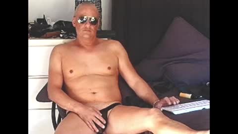 askil8802 online show from April 20, 2026, 5:54 am