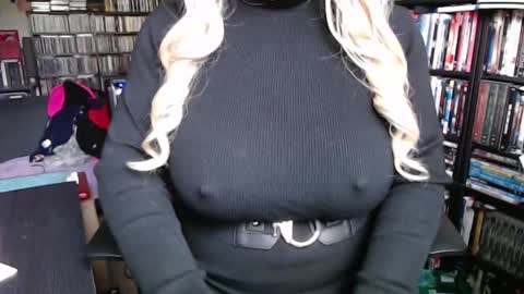 Aspen Vale online show from September 18, 2025, 10:01 pm