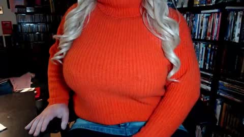 Aspen Vale online show from November 12, 2025, 2:01 am