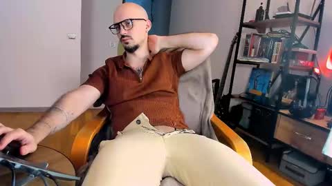 asshunter4k online show from January 7, 2026, 1:02 pm