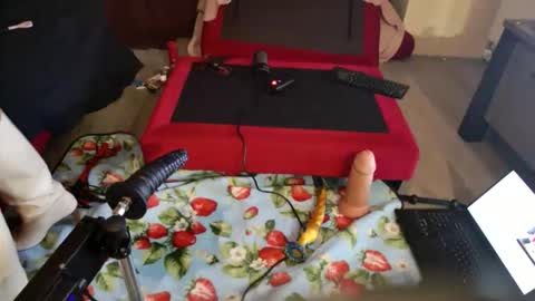 asstoy19 online show from November 2, 2025, 7:27 pm