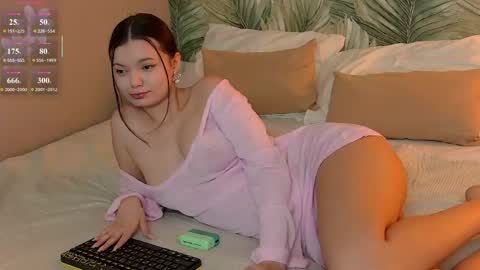 Snapshot of asterquinn chatting on May 23, 2026, 12:42 pm Aster Quinn online show from May 23, 2026, 12:42 pm