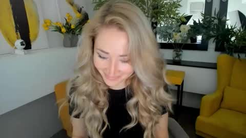 Snapshot of astramonroe chatting on October 17, 2025, 7:11 am astramonroe online show from October 17, 2025, 7:11 am