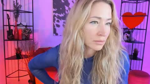 Snapshot of astramonroe chatting on October 22, 2025, 6:29 pm astramonroe online show from October 22, 2025, 6:29 pm