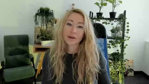 astramonroe online show from March 19, 2026, 7:01 am