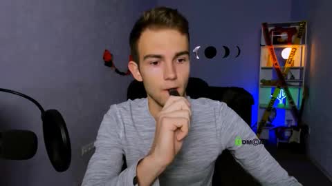 astren online show from November 1, 2025, 6:37 am