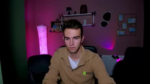 astren online show from November 21, 2025, 8:51 pm