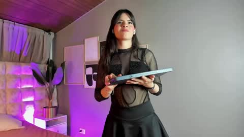 astrid_velle online show from May 26, 2026, 12:17 am