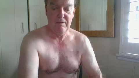 Snapshot of astute008 chatting on December 15, 2025, 10:58 pm astute008 online show from December 15, 2025, 10:58 pm