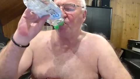 asusandy online show from April 16, 2026, 11:07 pm