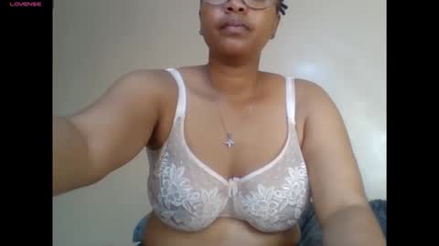 atara_seren online show from February 20, 2026, 11:32 am