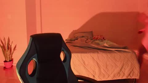 Snapshot of atenas__05 chatting on March 3, 2026, 9:37 am atenas online show from March 3, 2026, 9:37 am