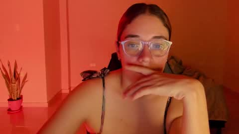 Snapshot of atenas__05 chatting on March 4, 2026, 9:26 am atenas online show from March 4, 2026, 9:26 am