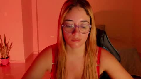 Snapshot of atenas__05 chatting on March 8, 2026, 9:24 am atenas online show from March 8, 2026, 9:24 am