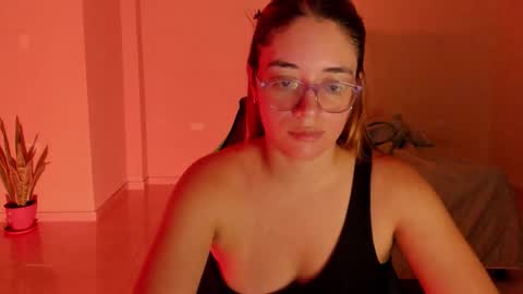 Snapshot of atenas__05 chatting on March 12, 2026, 9:26 am atenas online show from March 12, 2026, 9:26 am