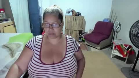 atenea412929 online show from April 9, 2026, 9:47 am