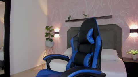 Snapshot of atenea_jones_ chatting on June 5, 2026, 7:52 pm Atenea online show from June 5, 2026, 7:52 pm