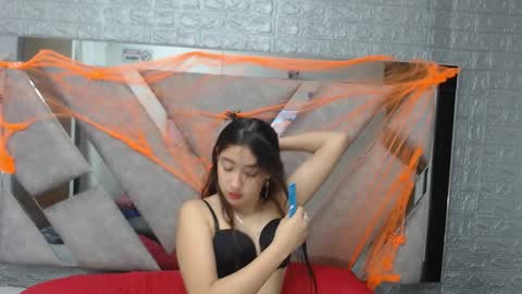 Snapshot of atenea_petit chatting on October 25, 2025, 11:40 am atenea_petit online show from October 25, 2025, 11:40 am