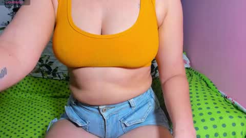 atenea_rivas21 online show from December 21, 2025, 11:01 pm