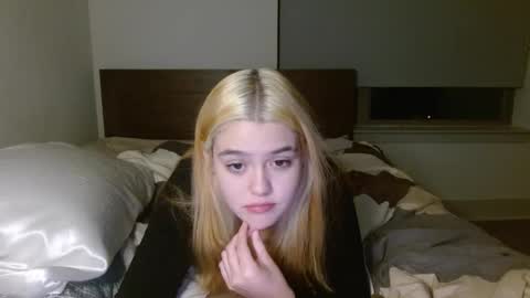 Snapshot of athena081 chatting on November 9, 2025, 7:06 am Athena online show from November 9, 2025, 7:06 am