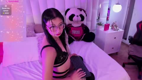 athenea fox  online show from April 22, 2026, 7:59 pm
