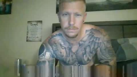AthleticWhiteboy777 online show from May 26, 2026, 4:41 am