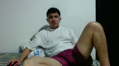 Snapshot of athleticboy2026 chatting on September 9, 2025, 1:27 am Robin online show from September 9, 2025, 1:27 am