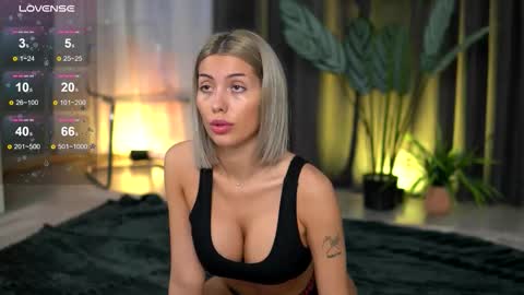 Isabella online show from October 29, 2025, 7:43 am