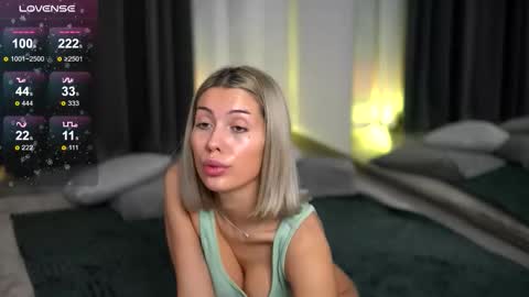 Isabella online show from November 6, 2025, 8:59 am