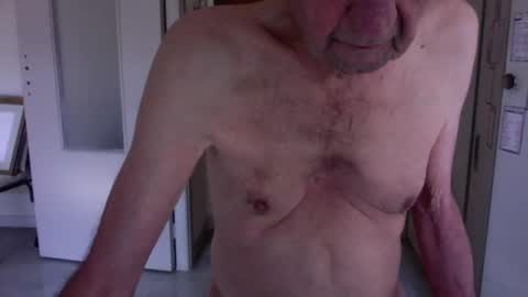 auguste061400 online show from January 10, 2025, 9:44 am