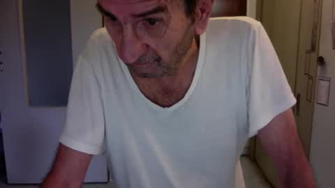 auguste061400 online show from November 7, 2025, 9:42 am