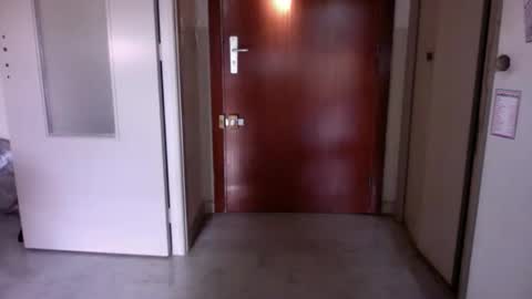 auguste061400 online show from November 12, 2025, 9:21 am