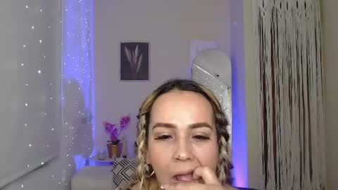 aunty_milf online show from June 17, 2026, 10:32 pm
