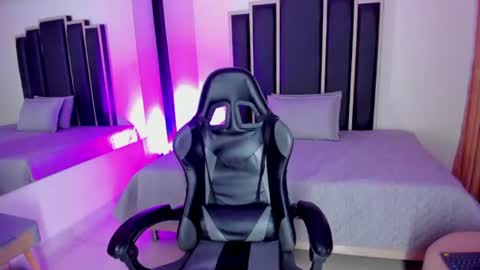 aura_baker online show from July 15, 2026, 12:32 pm