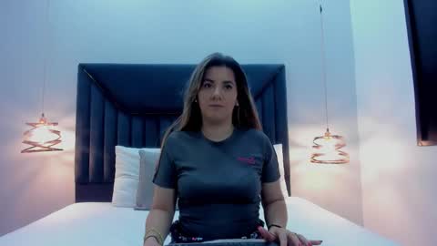 Aura Evans online show from September 20, 2025, 11:55 am