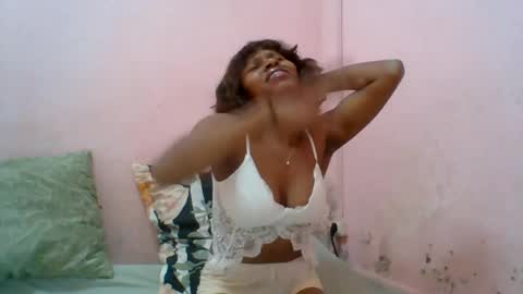 Snapshot of aurelia107 chatting on June 25, 2026, 5:17 pm aurelia107 online show from June 25, 2026, 5:17 pm