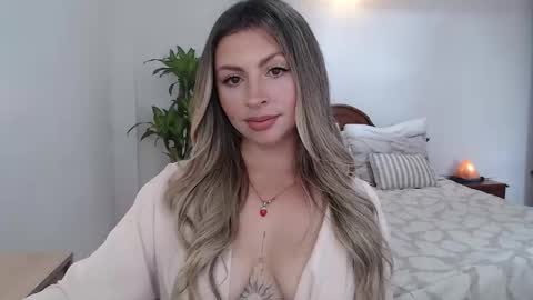 Auri Belle  online show from November 10, 2025, 4:17 pm