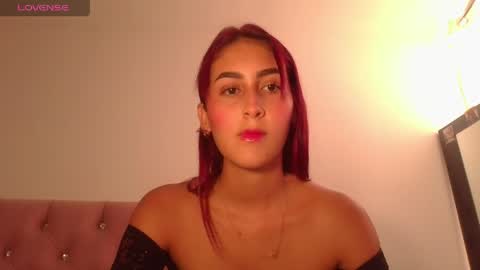 Snapshot of aurora_petit_ chatting on May 28, 2026, 8:39 pm aurora petit online show from May 28, 2026, 8:39 pm