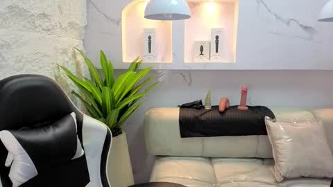 AURORA  online show from February 3, 2026, 1:59 am