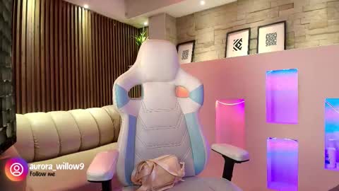 aurora_willow9 online show from December 16, 2025, 3:11 am