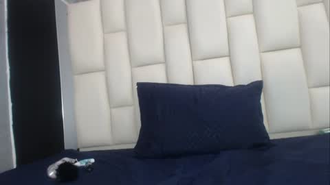 auroraa_miller online show from December 27, 2024, 12:23 pm