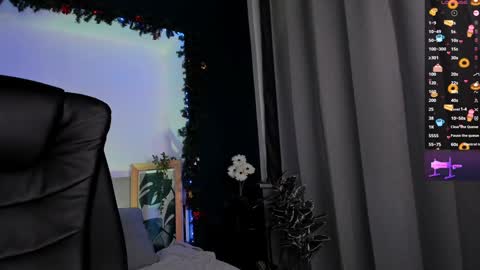 Snapshot of aurorademoni chatting on December 8, 2024, 6:43 am Aurora online show from December 8, 2024, 6:43 am